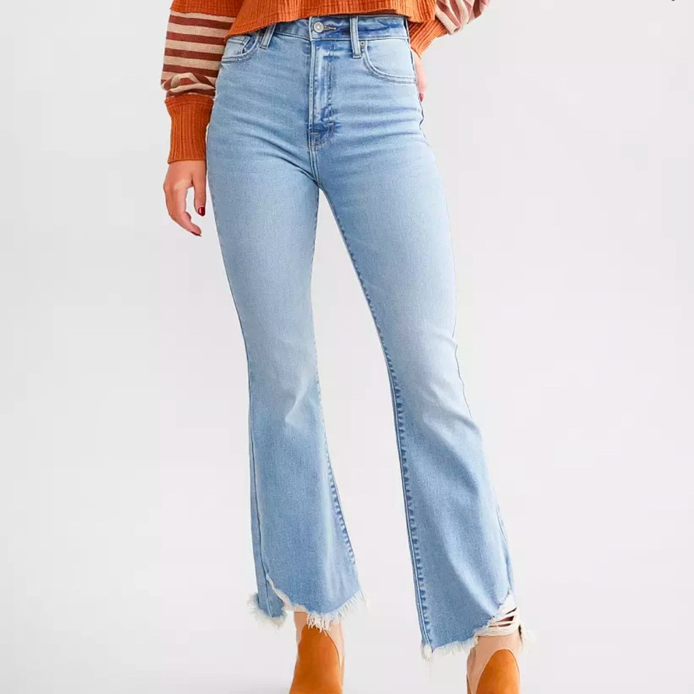 Hidden Happi Cropped Flare Stretch Jean - Size 30
